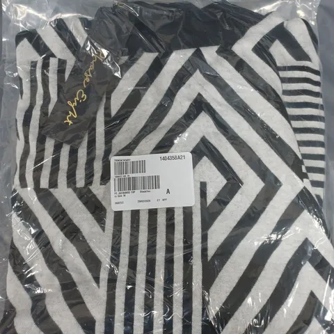 BAGGED PHASE EIGHT JACQUARD TOP IN BLACK/GREY - SIZE 14