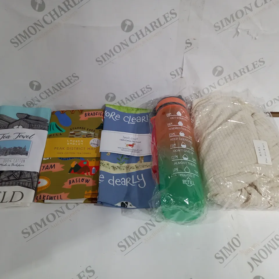 LARGE BOX OF ASSORTED HOUSEHOLD ITEMS TO INCLUDE TEA TOWELS, WATER BOTTLES AND TOWELS