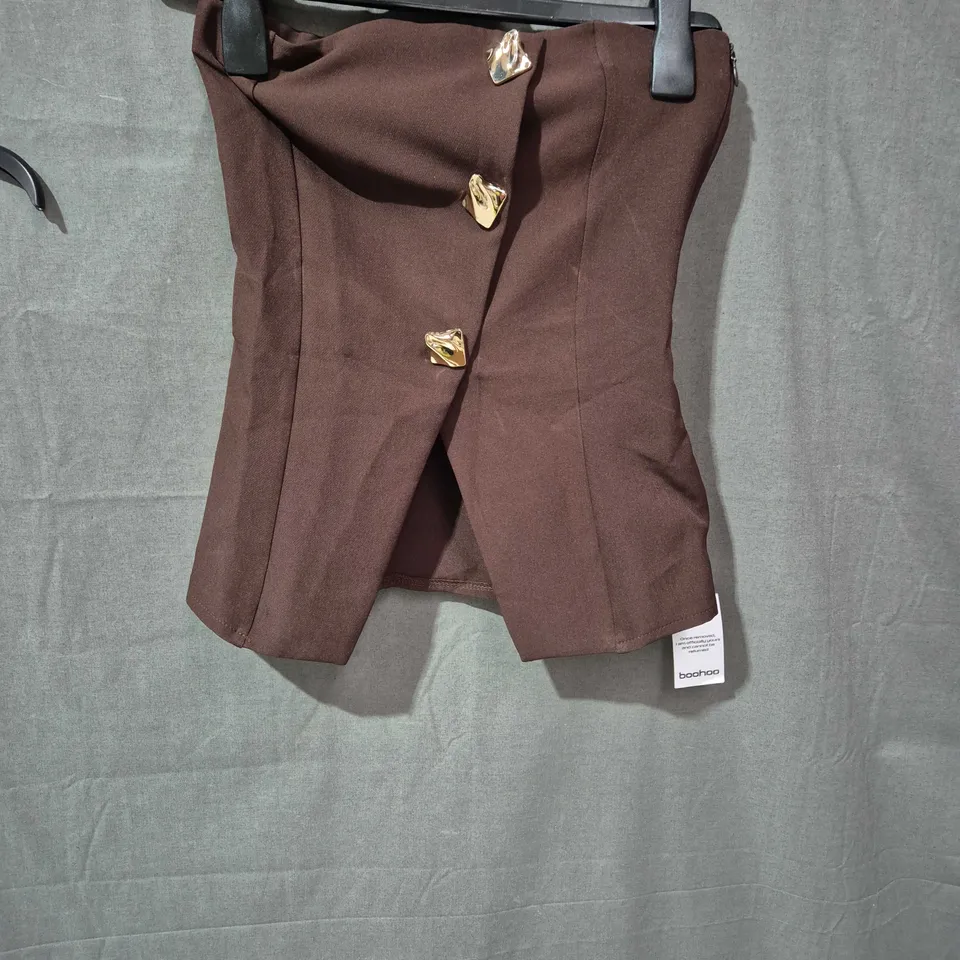 APPROXIMATLY 25 ITEMS INCLUDING TOPS,JACKETS AND SKIRTS