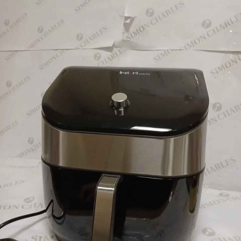 INSTANT VORTEX PLUS WITH CLEARCOOK DIGITAL HEALTH AIR FRYER