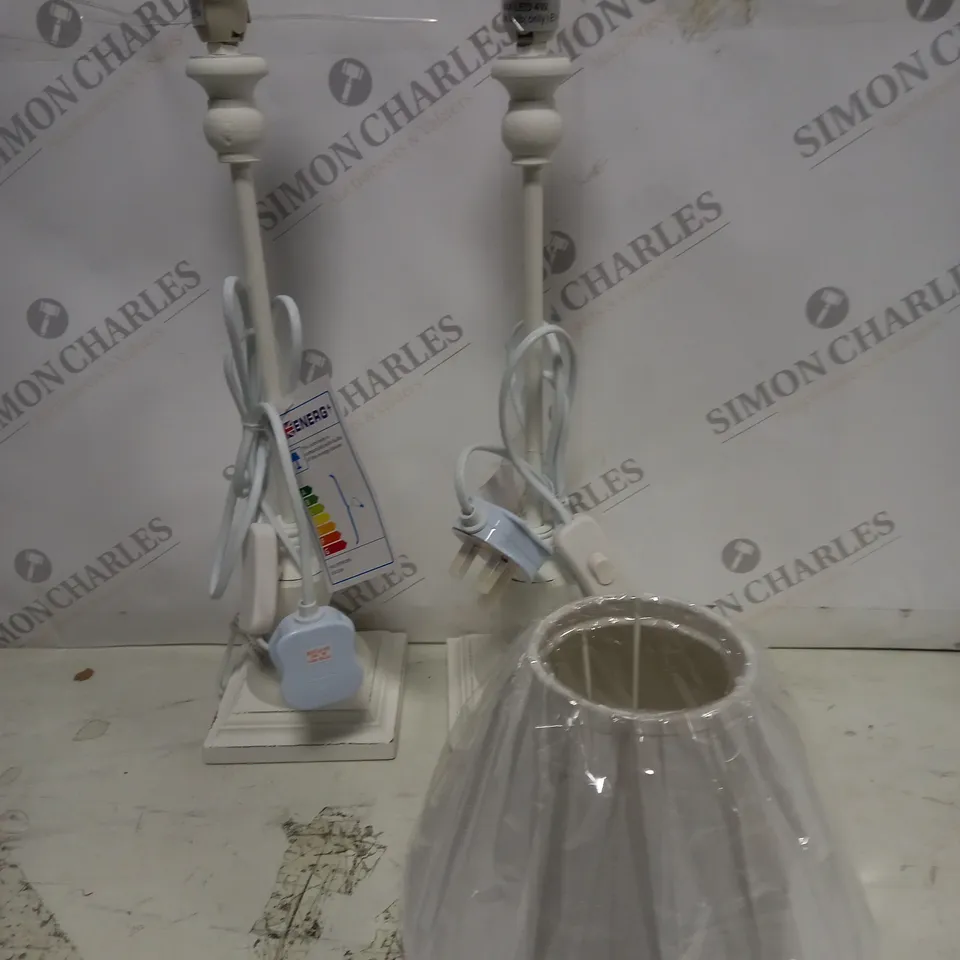 PAIR OF WHITE PAINTED TABLE LAMPS