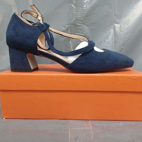 BOXED PAIR OF CASTAMERE CLOSED TOE BLOCK HEEL SANDALS IN NAVY SIZE EU 40.5