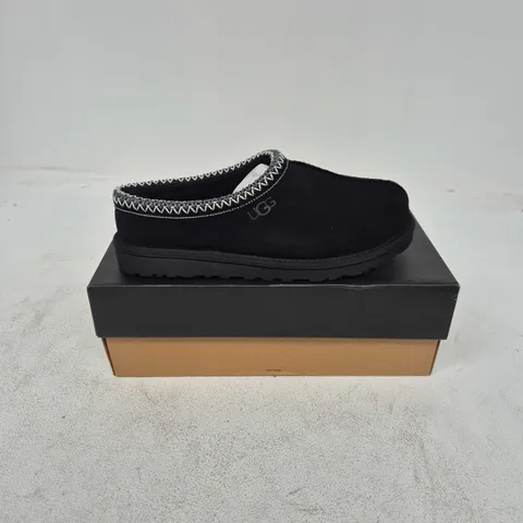 BOXED PAIR OF UGG M TASMAN II IN BLACK - UK 7