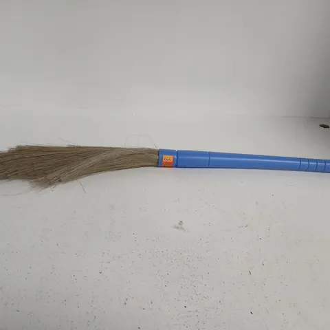 GALA NO DUST BROOM – BLUE PLASTIC HANDLE WITH NATURAL BRISTLE HEAD