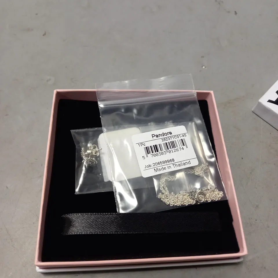 PANDORA FLOWER EARING - PENDENT - NECKLESS 