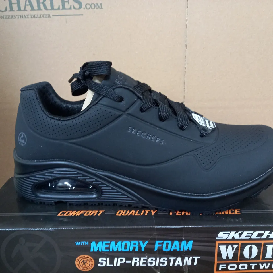 BOXED SKETCGERS WORX UNO LACE UP ATHLETIC SHOE - SIZE 8