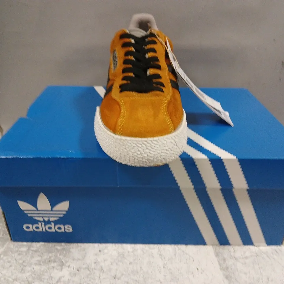 BOXED PAIR OF ADIDAS SAMBA SUPER SHOES IN TAN/BLACK SIZE UK 9