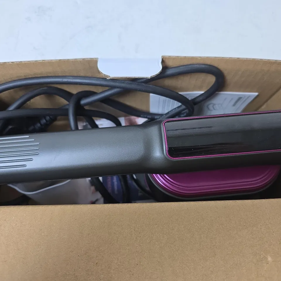 BOXED LIVMORE HANDHELD STEAM IRON