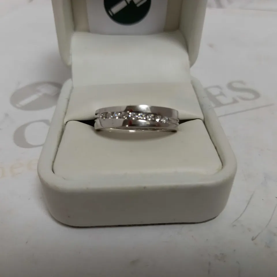 DESIGNER 18CT WHITE GOLD UNISEX DIAMOND SET WEDDING BAND