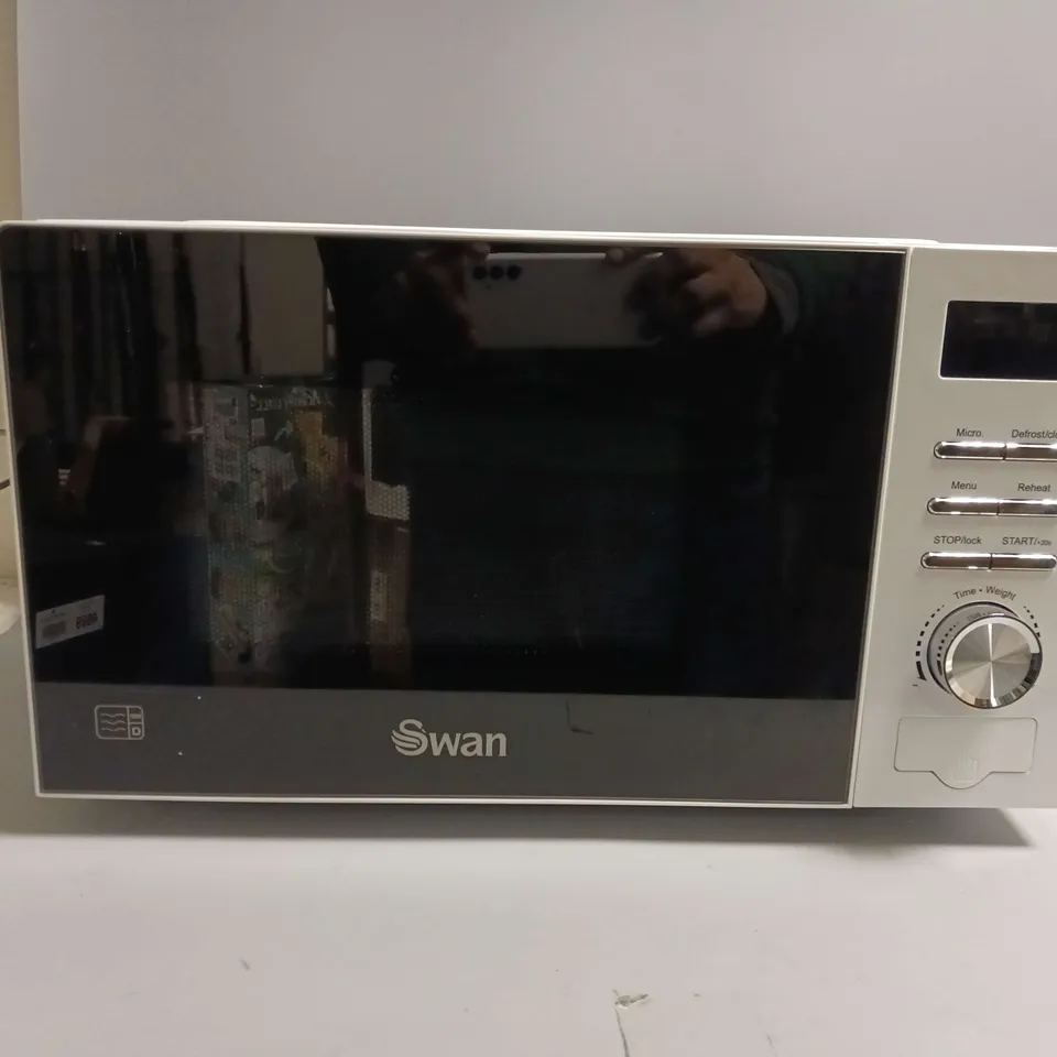 SWAN 20L 700W DIGITAL MICROWAVE - WHITE RRP £64
