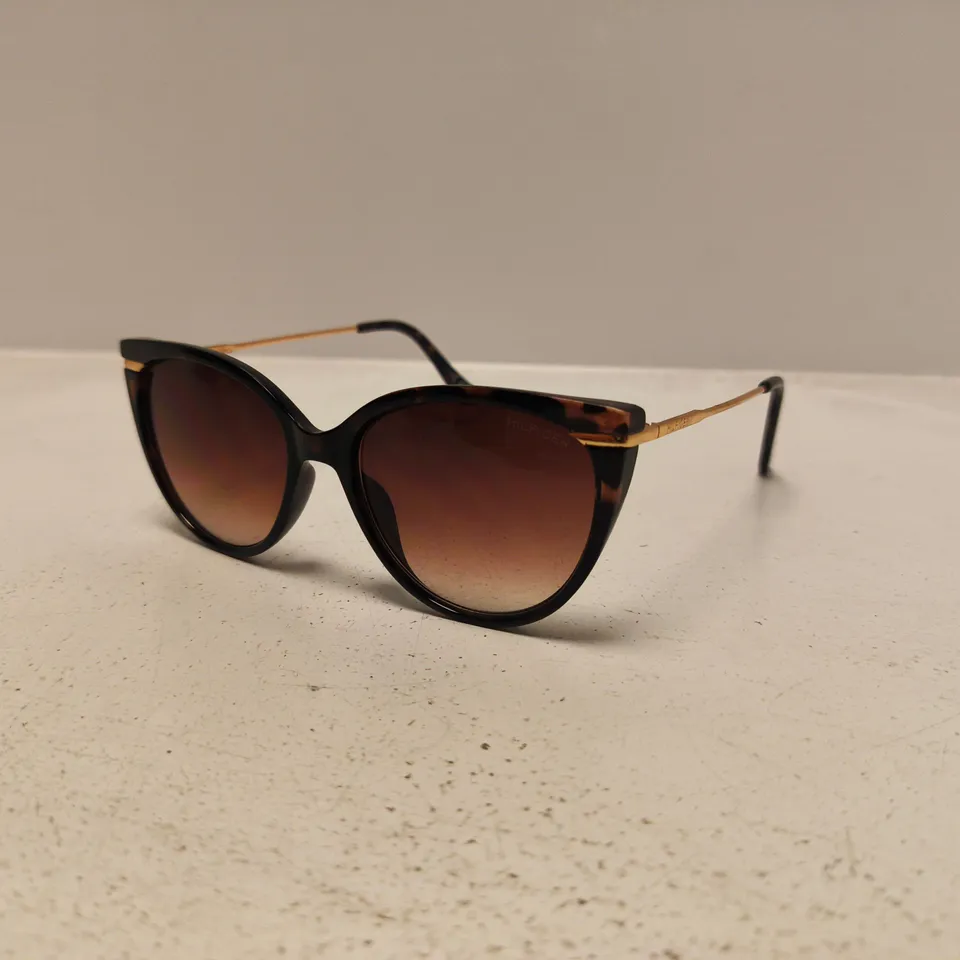 HILFIGER SUNGLASSES – CAT-EYE BLACK FRAME WITH TORTOISESHELL TEMPLES