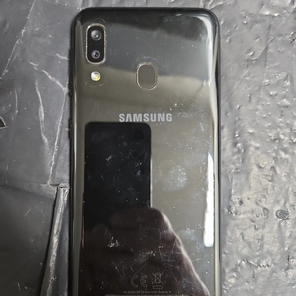 SAMSUNG GALAXY A20E MOBILE PHONE - BLACK