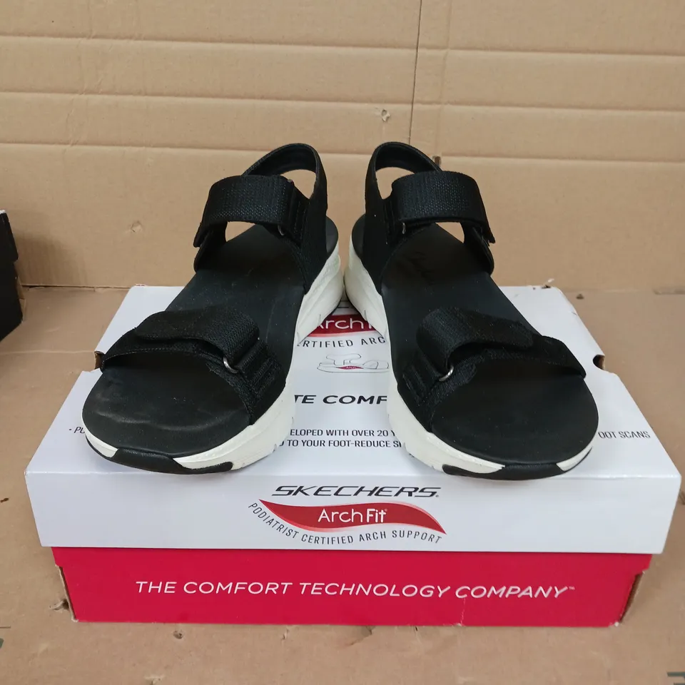 SKECHERS ARCH FIT VELCRO SANDALS BLACK SIZE 6