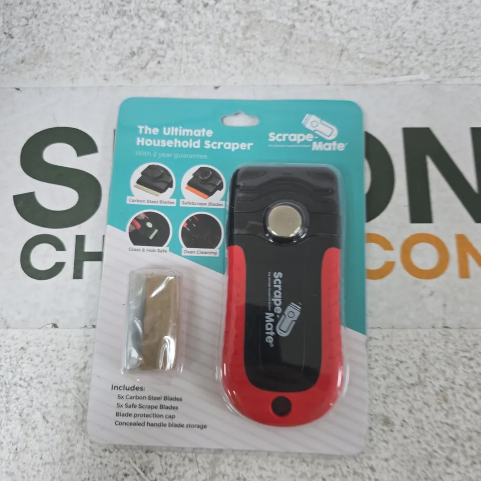 TOTE OF APPROXIMATELY 14 ASSORTED ITEMS TO INCLUDE: HOUSEHOLD SCRAPER