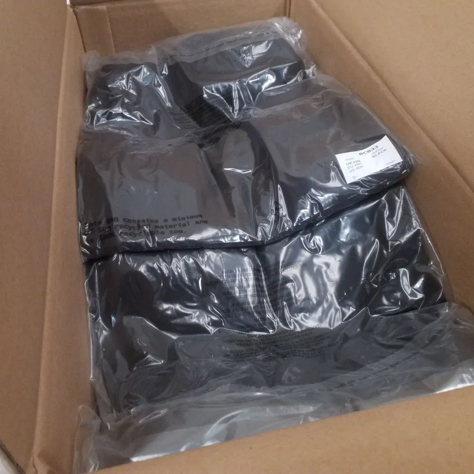 BOX CONTAINING APPROXIMATELY 16 BRAND NEW SIMPLY BE BLACK LYOCELL PLEAT DETAIL WIDE LEG JEANS - SIZE 20R