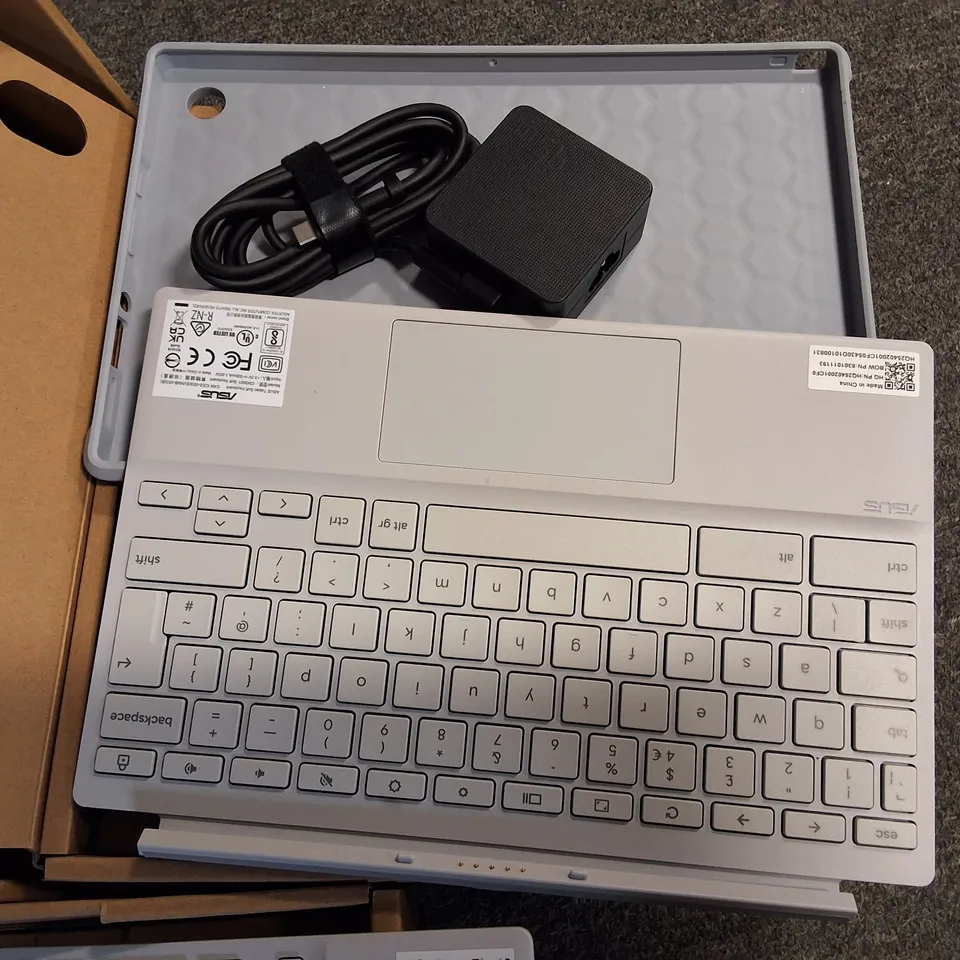 LOT OF 3 BOXED ASUS CHROMEBOOK TABLETS WITH DETACHABLE KEYBOARDS 