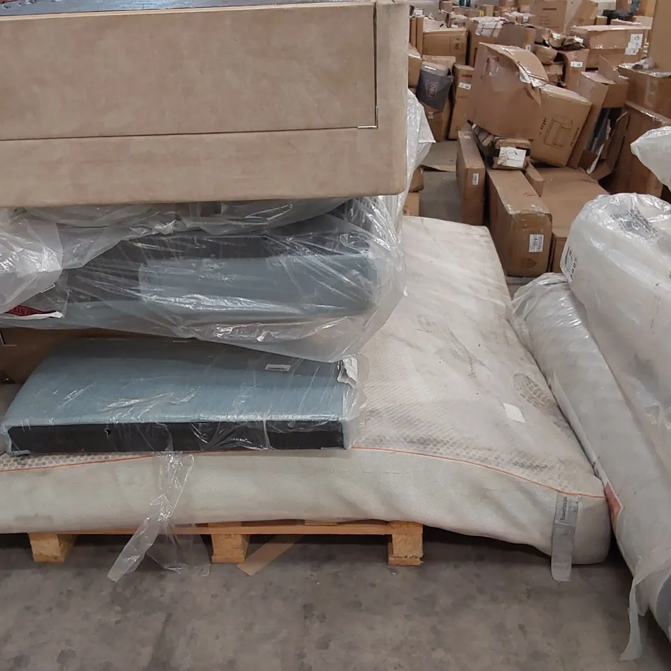 PALLET OF ASSORTED BED PARTS - DIVAN BASE PARTS, HEADBOARDS AND A MATTRESS 