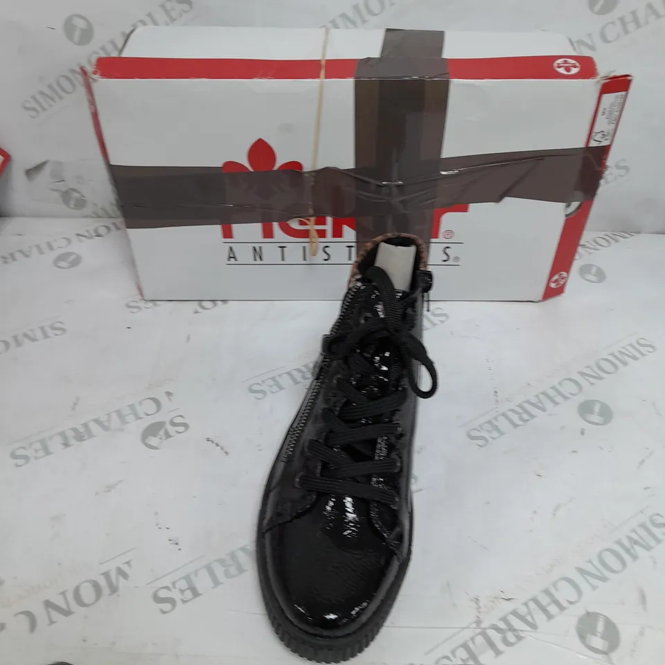 BOXED PAIR OF RIEKER HIGH TOP TRAINERS IN BLACK SIZE 6