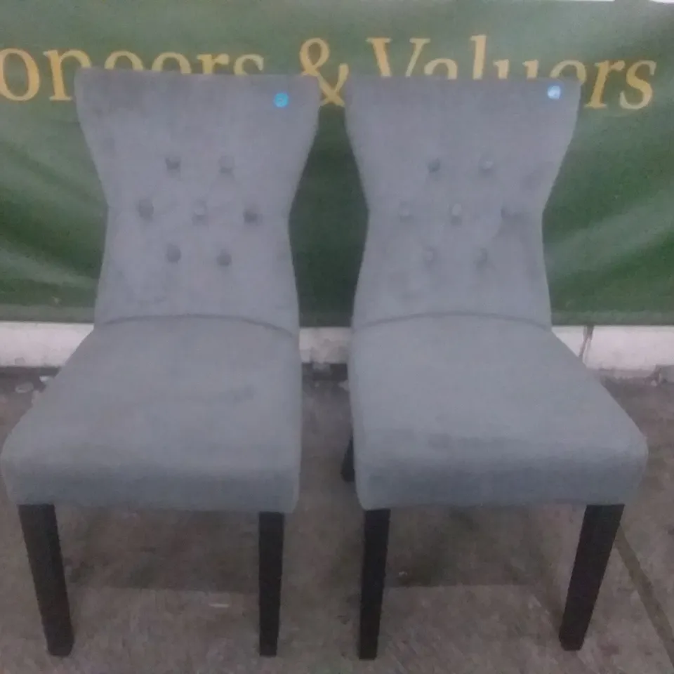SET OF 2 NEW KENSINGTON GREY VELVET BUTTON BACK DINING CHAIR (BLACK LEG)