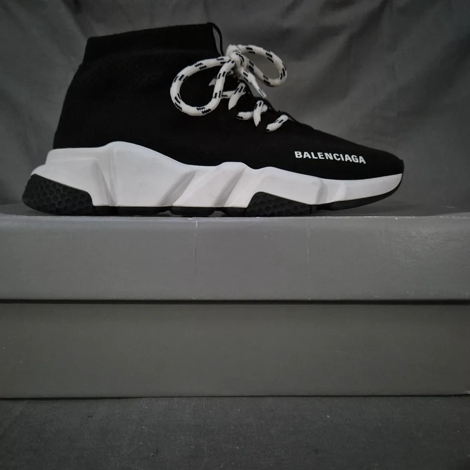 BOXED PAIR OF BALENCIAGA SHOES IN BLACK/WHITE UK SIZE 4