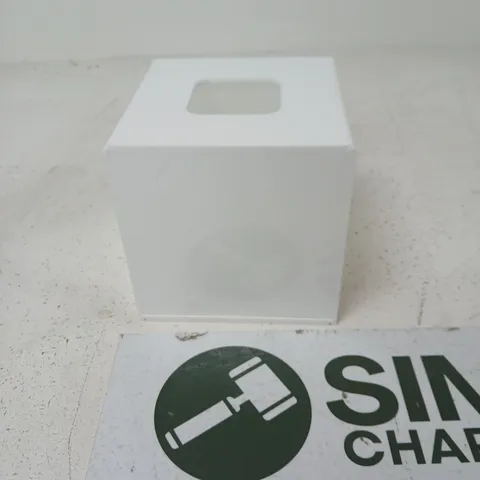 TISSUE HOLDER – WHITE CUBE (ONX0291) – BOXED