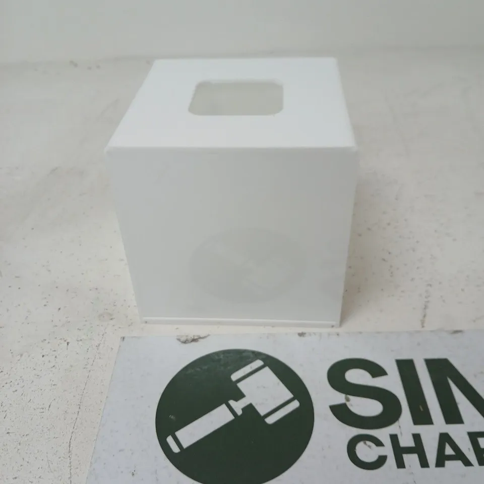 TISSUE HOLDER – WHITE CUBE (ONX0291) – BOXED