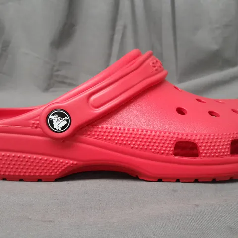 PAIR OF CROCS CLASSICS IN RED UK SIZE M6/W7
