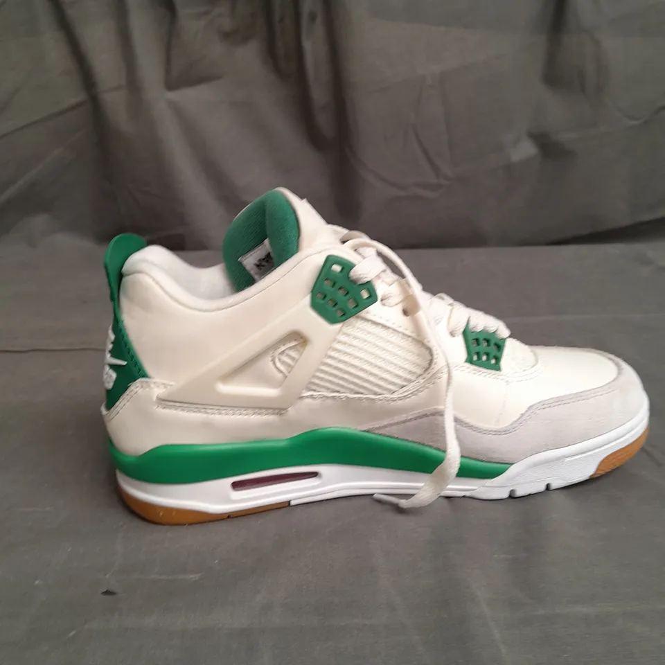 PAIR OF NIKE SB FLIGHT SHOES SIZE 7.5