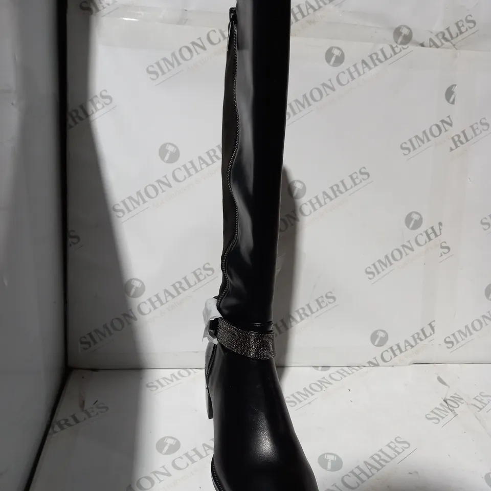 BOXED PAIR OF MODA IN PELLE TAMARRA KNEE BOOTS IN BLACK UK SIZE 3