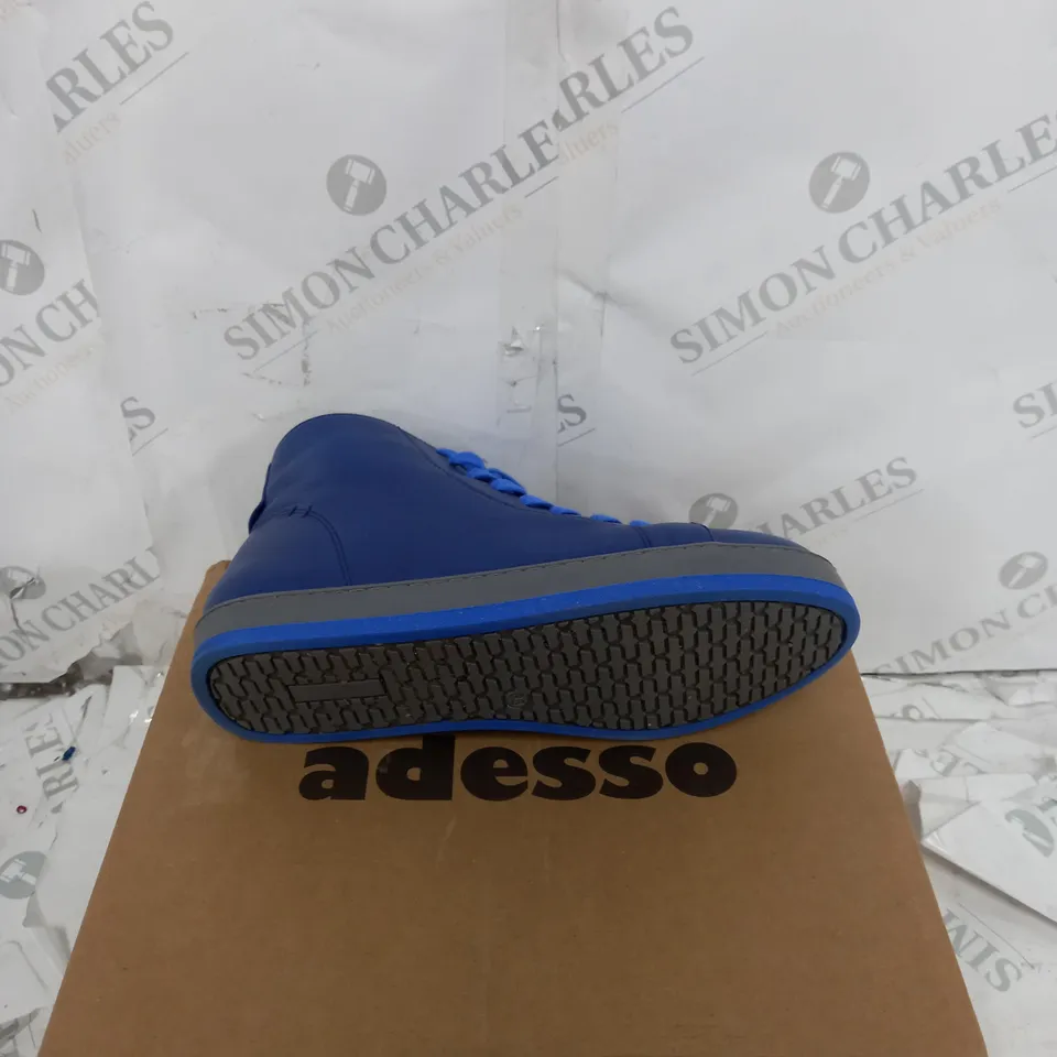 ADESSO YANKEE LEATHER BOOT - BLUE SIZE 5 - BOXED 