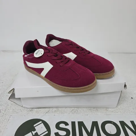URBAN JACKS MATISE BURGUNDY TRAINERS – UK 4