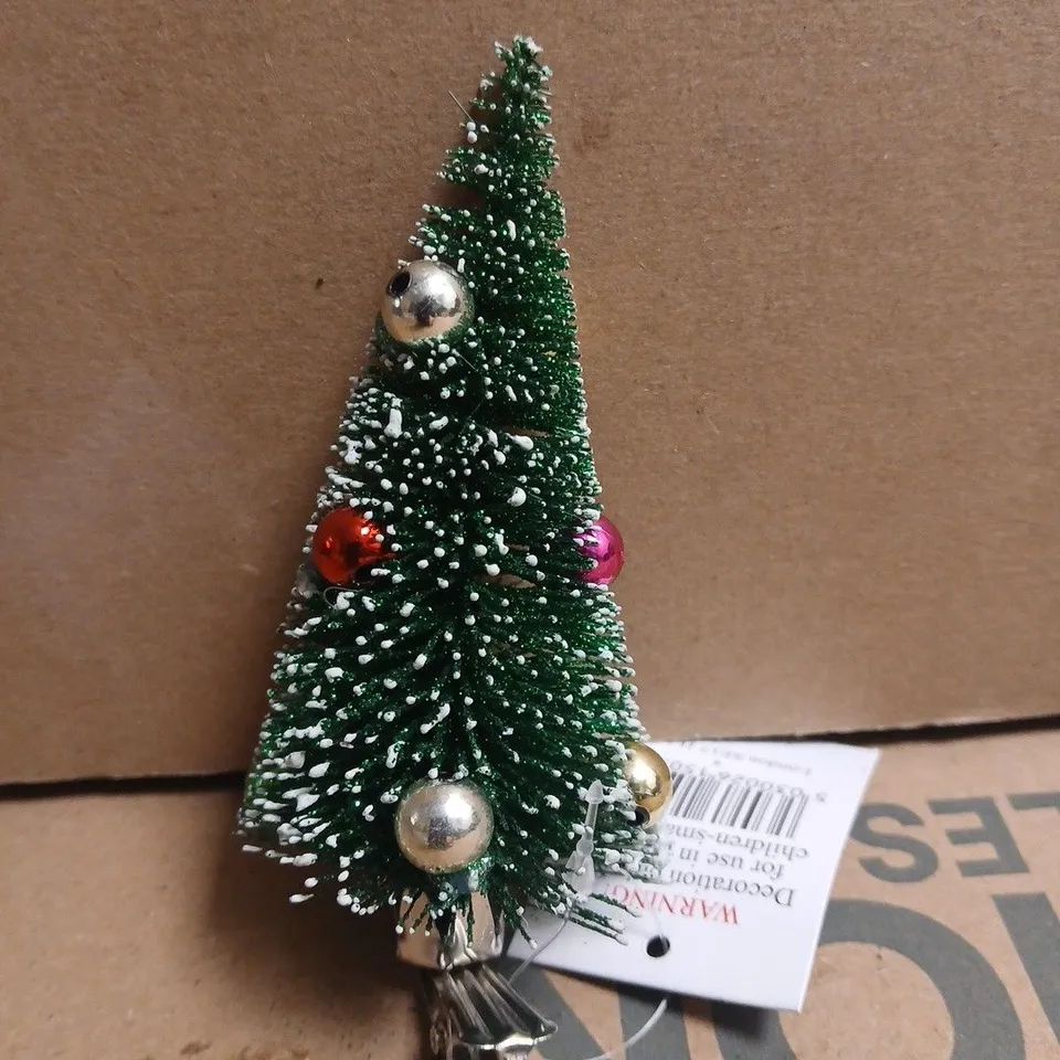 BOX OF APPROXIAMTELY 10 GISELA GRAHAM CLIP-ON CHRISTMAS TREE DECORATIONS