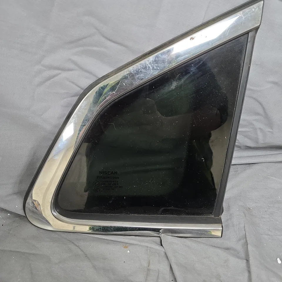 NISSAN REAR QUARTER WINDOW WITH CHROME SURROUND – FOR NISSAN VEHICLE COLLECTION ONLY 