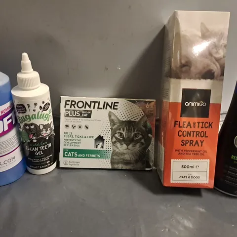 BOX OF APPROXIMATELY 15 ASSORTED PET ITEMS TO INCLUDE -BUGALUGS CLEAN TEETH GEL , FLEA & TICK CONTROL SPRAY , FRONTLINE PREVENTS TICK EGGS ETC