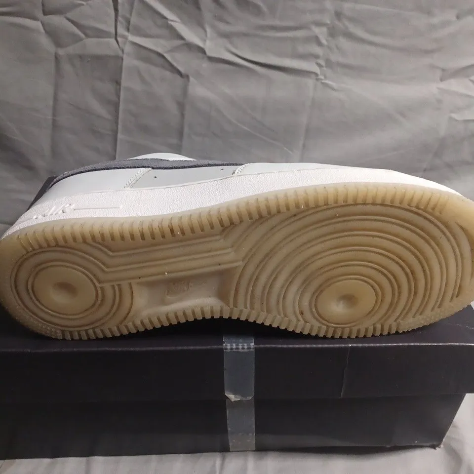 BOXED PAIR OF NIKE AIR FORCE 1 LOW TRAINERS – WHITE/GREY - UK SIZE 8.5