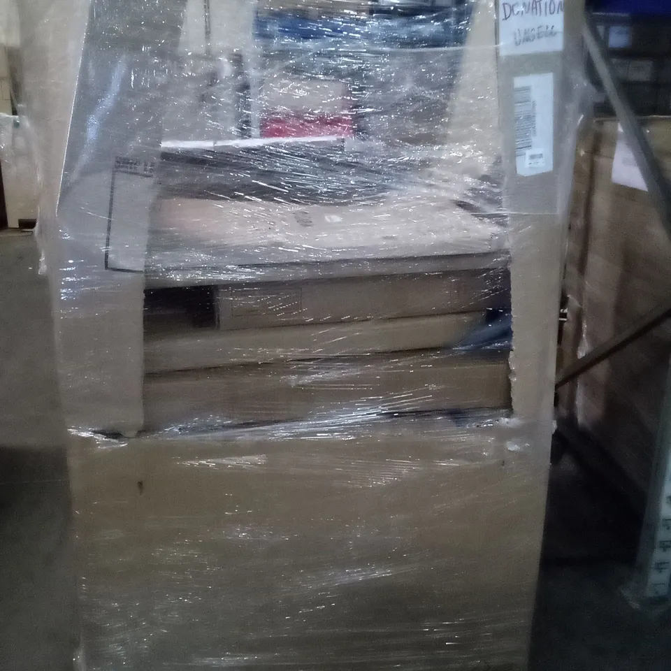 UNPROCESSED PALLET OF ASSORTED HOUSEHOLD GOODS TO INCLUDE DESK CHAIR, STOREMIC SHELVES, AND FOLDING DECK CHAIR 