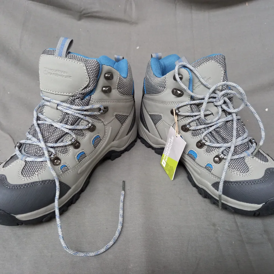 BOXED PAIR OF MOUNTAIN WAREHOUSE ADVENTURER WATERPROOF WOMENS BOOTS IN GREY/BLUE UK SIZE 5