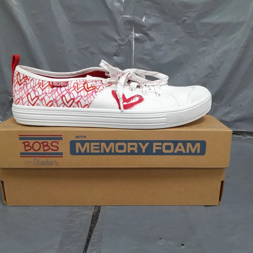 BOXED PAIR OF BOBS SKECHERS MEMORY FOAM CANVAS SHOES IN WHITE/RED/PINK SIZE 6