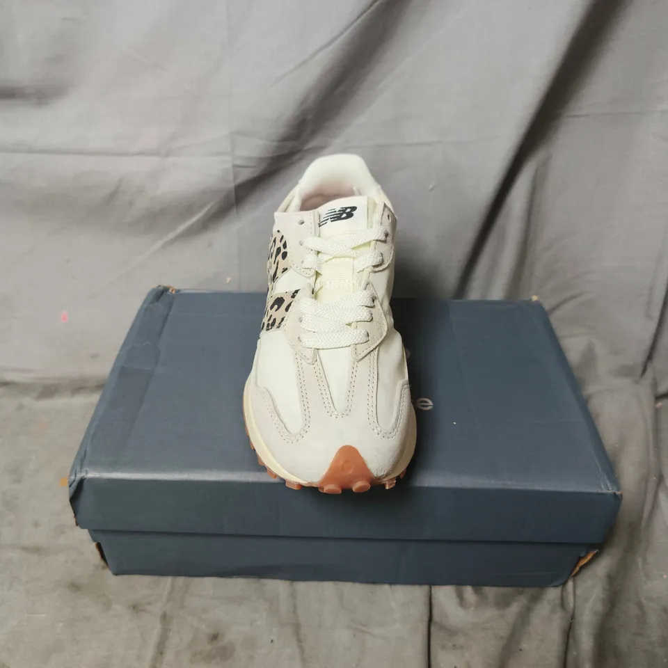BOXED PAIR OF NEW BALANCE 327 WOMENS ANIMAL PRINT TRAINERS IN WHITE - UK 4.5