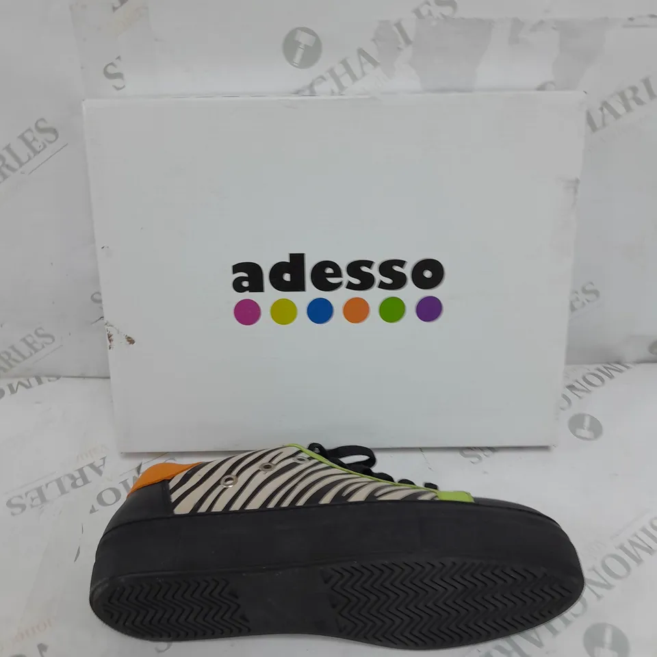 BOXED PAIR OF ADESSO ANIMAL PRINT TRAINERS SIZE 6 