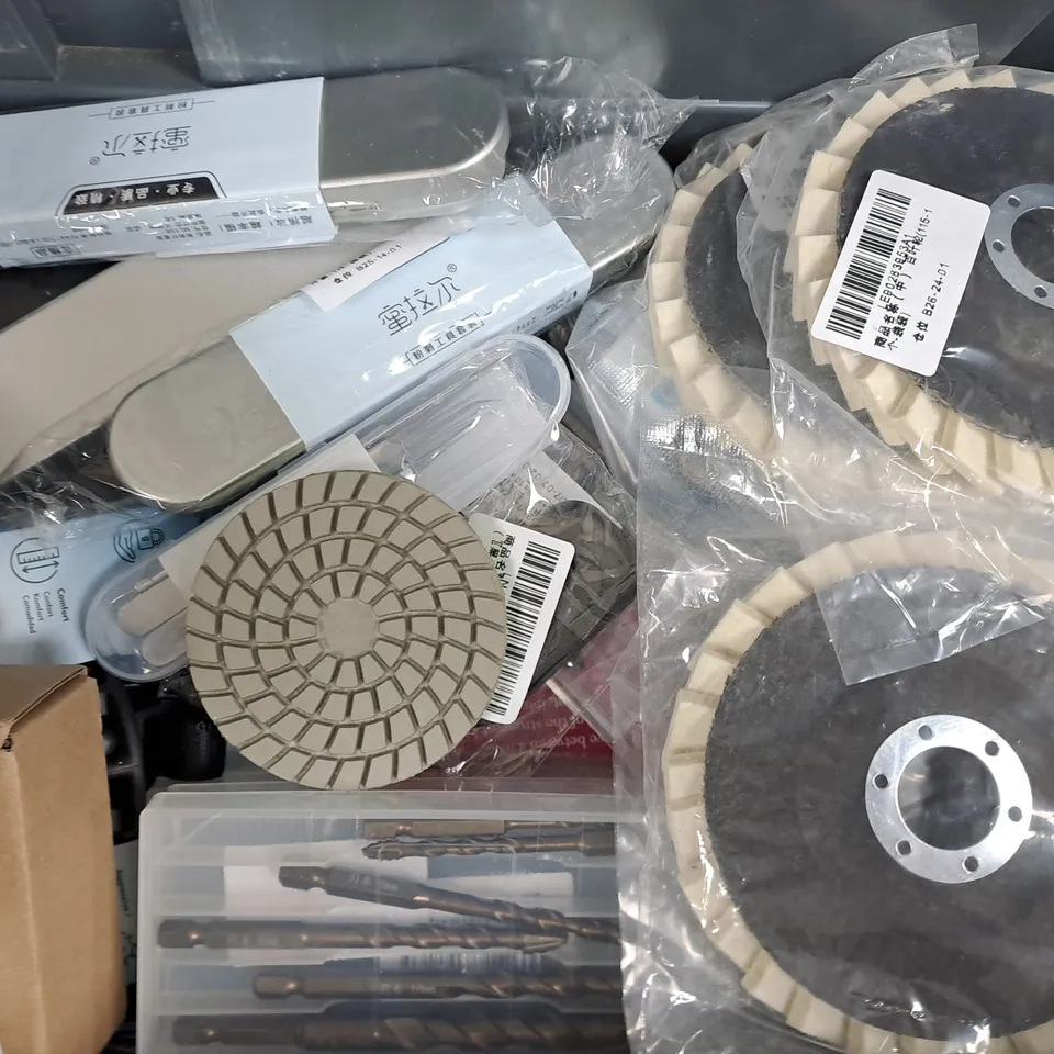 APPROXIMATELY 15 ASSORTED HOUSEHOLD ITEMS TO INCLUDE ZIP TIES, MODEL PLANE DISPLAY, ETC