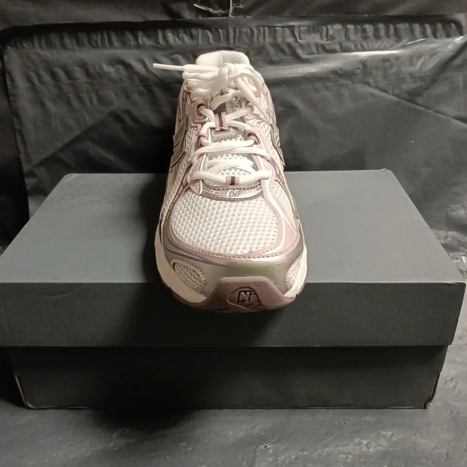 BOXED PAIR OF NEW BALANCE 740 TRAINERS IN WHITE/PINK SIZE UK 8.5