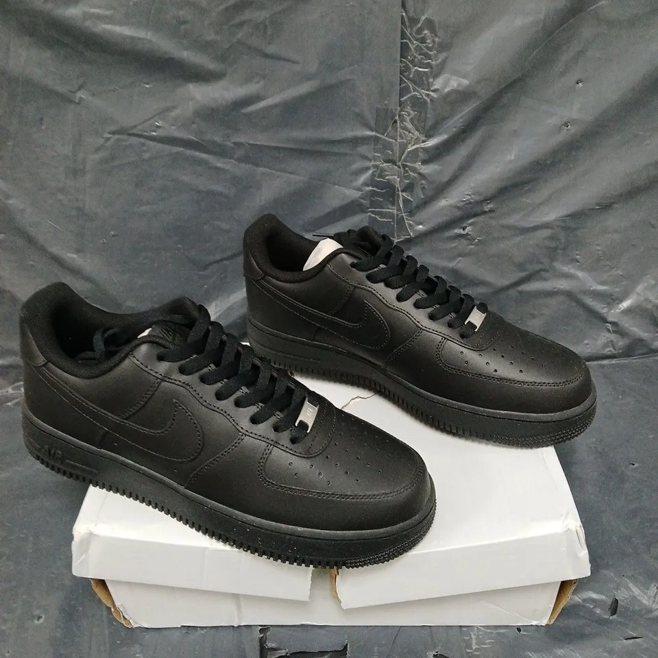 BOXED PAIR OF NIKE BLACK AIR FORCE 1 UK 9.5