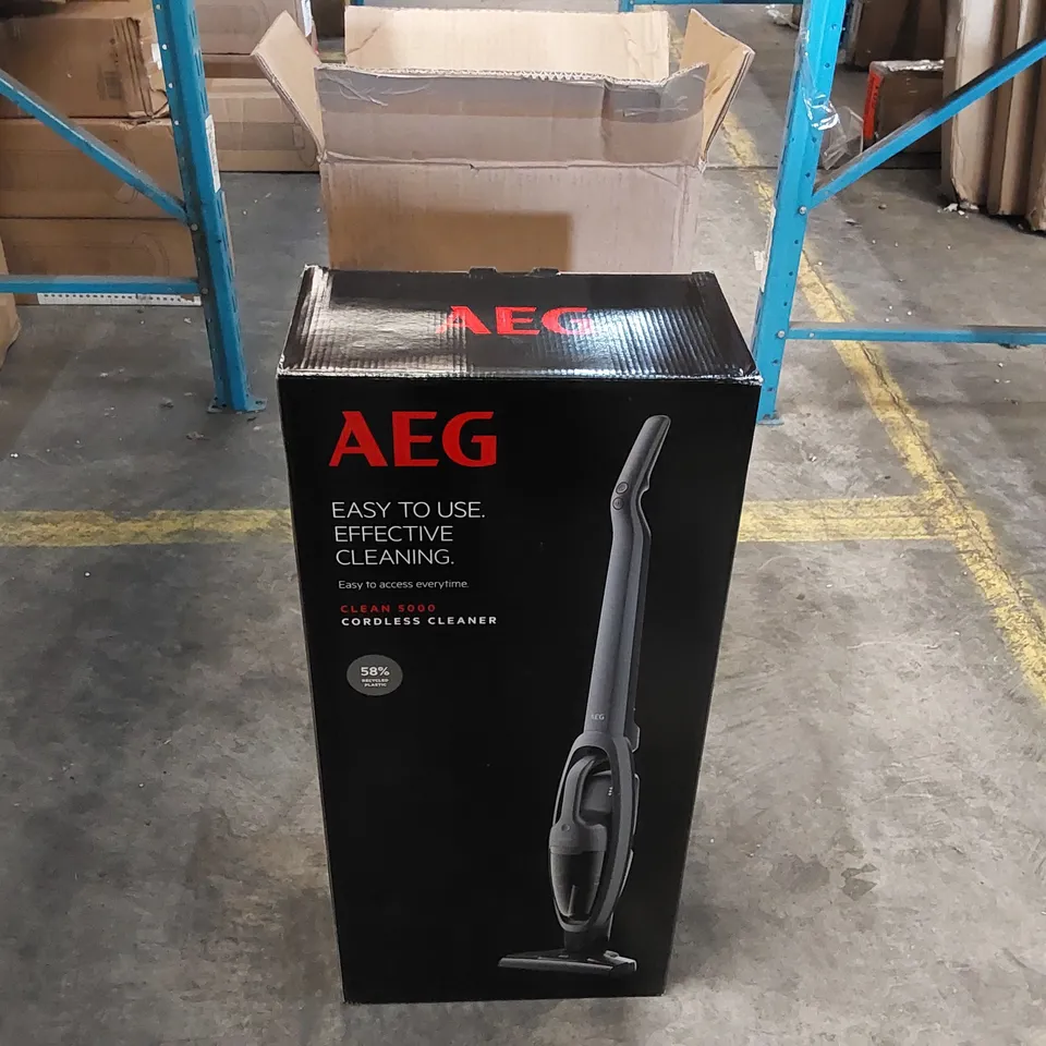AEG 5000 CORDLESS VACUUM CLEANER AS52CB18DG, EASY-TO-USE, ERGONOMIC AND EFFECTIVE 2-IN-1 CORDLESS STICK VACUUM CLEANER, UP TO 45 MINUTES RUNTIME, DARK GREY