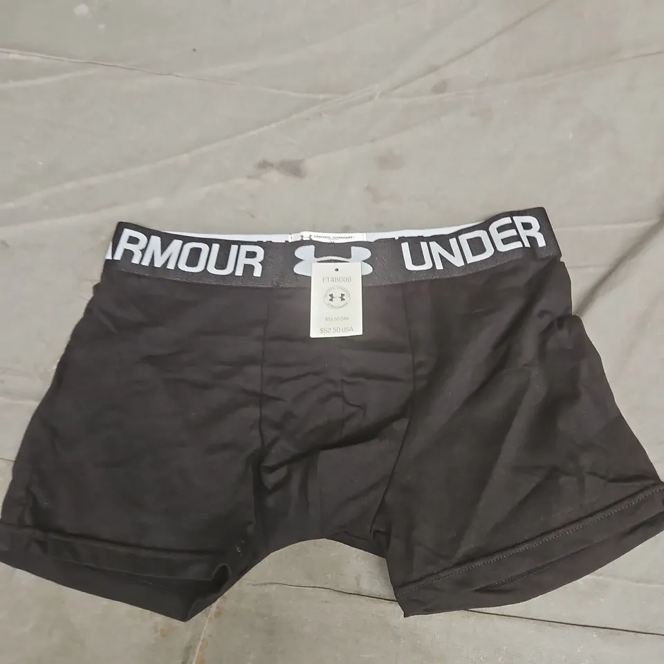 UNDER ARMOUR BOXER BRIEFS - M