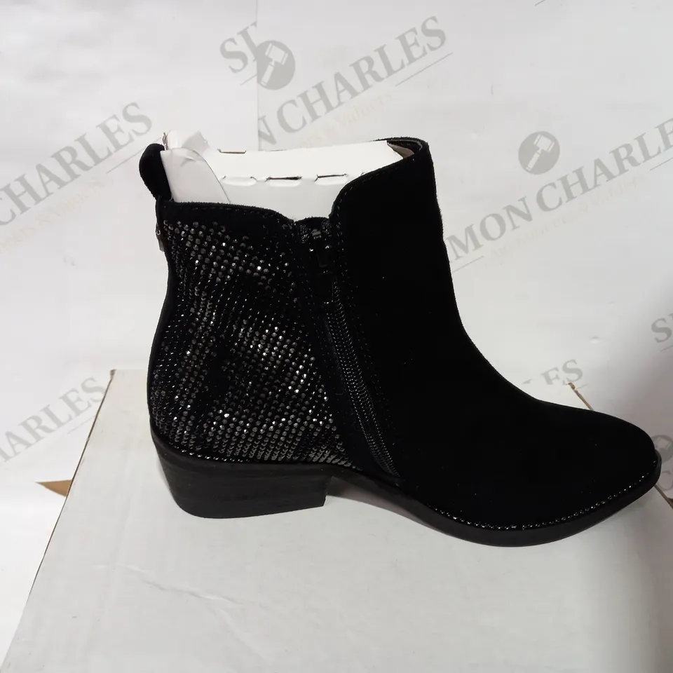 BOXED PAIR OF MODA BLACK ANKLE BOOTS  - SIZE 3
