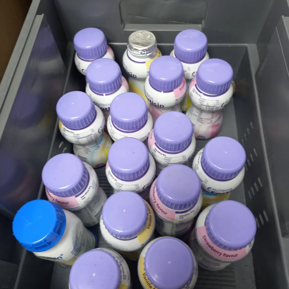APPROXIMATELY 20 ASSORTED NUTRITION DRINKS TO INCLUDE - NUTRICIA FORTISIP STRAWBERRY - FRESUBIN ENERGY CHOCOLATE - NUTRICIA FORITISIP VANILLA - ETC - COLLECTION ONLY