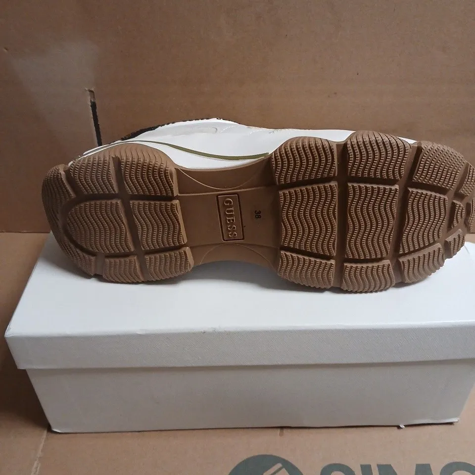 BOXED PAIR OF GUESS WHITE TRAINERS – UK5 