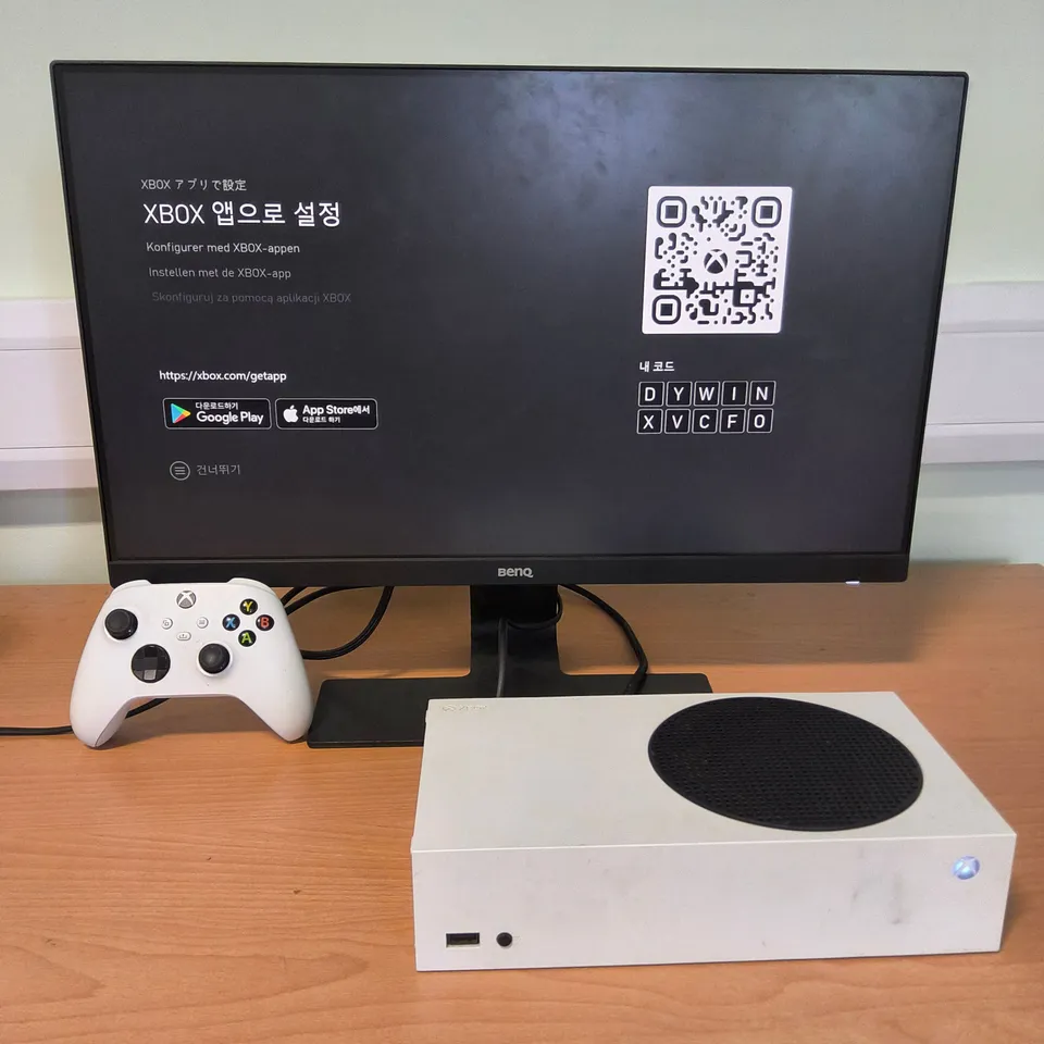 UNBOXED XBOX SERIES X CONSOLE WITH CONTROLLER AND LEADS