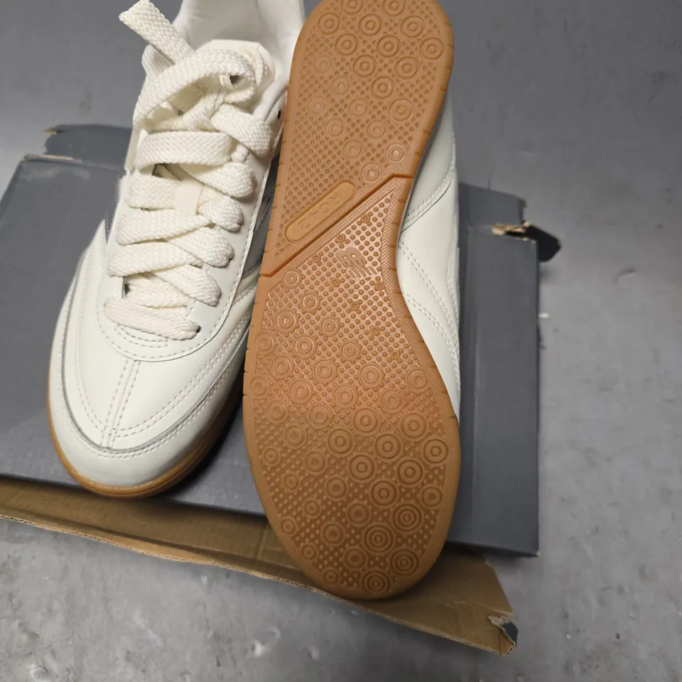 BOXED NEW BALANCE URC42CB SIZE 7